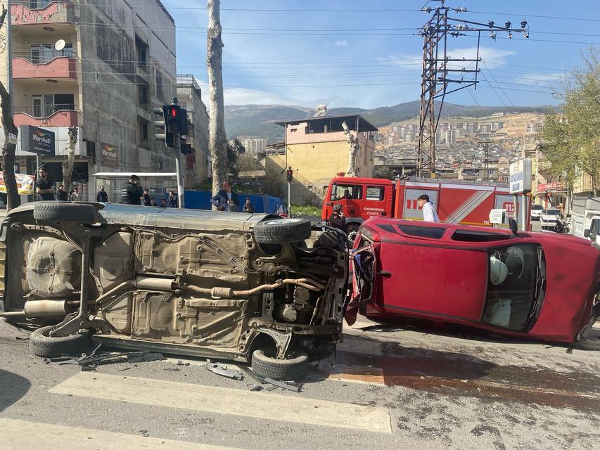 KAHRAMANMARAŞ'TA TRAFİK KAZASI: 3 YARALI