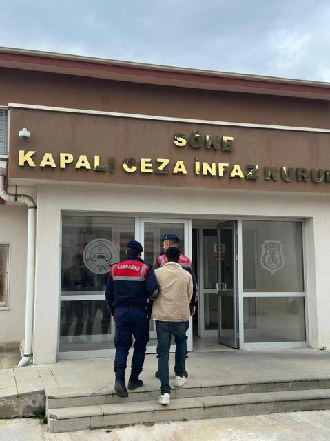 Aydın'da aranan 2 hükümlü yakalandı