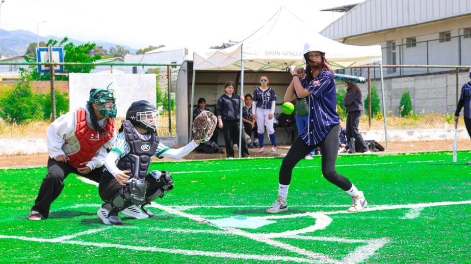 Softbol heyecanı Aydın'ın ev sahipliğinde başladı