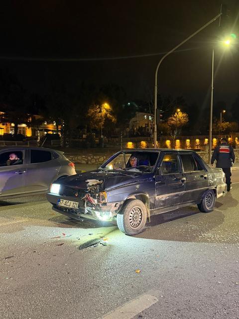Kırmızı ışıkta bekleyen motosikletli canından oluyordu