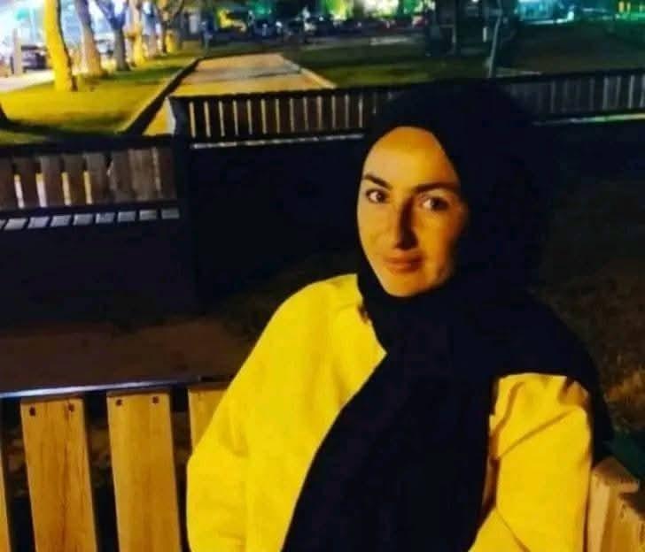 Devrilen traktörün altında kalan genç kadın öldü