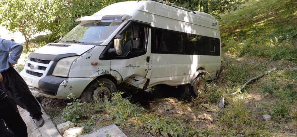 Minibüs takla attı, 7 kişi yaralandı