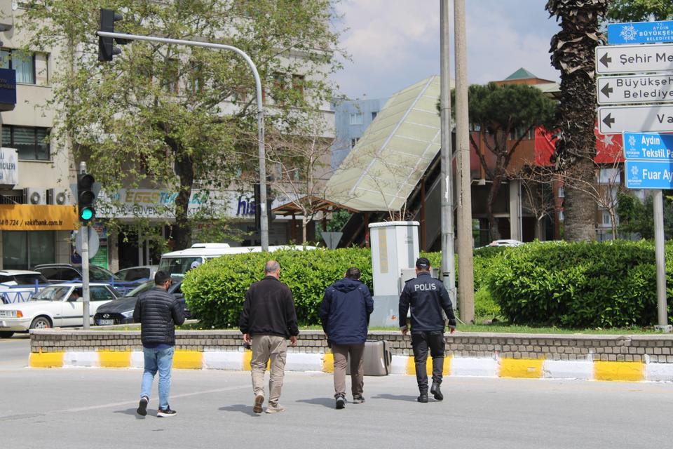 MİNİBÜSTEN DÜŞEN VALİZ, EKİPLERİ HAREKETE GEÇİRDİ