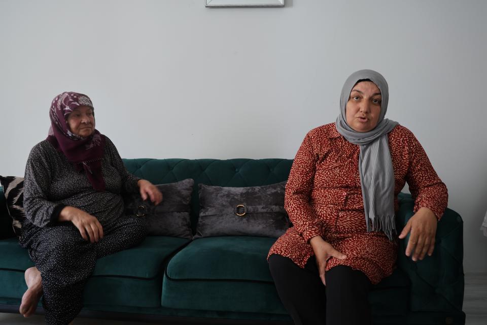 FERİBOT FACİASINDAN SAĞ KURTULAN ADANALI GENÇLERİN ÖLÜM KALIM MÜCADELESİ: "ANNE ÖLÜYORUZ, HAKKINI HELAL ET" FERİBOT FACİASINDAN SAĞ KURTULAN ADANALI GENÇ KIZ AİLESİNE KAVUŞMAYI BEKLİYOR