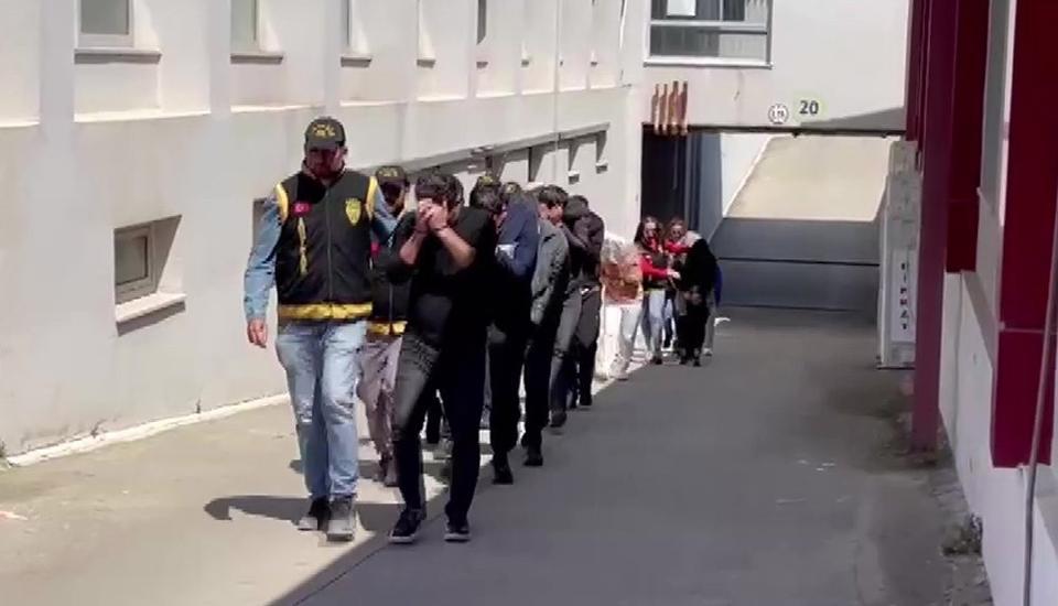 Fuhuş baskını: 12 kişi tutuklandı, 9 kadın kurtarıldı