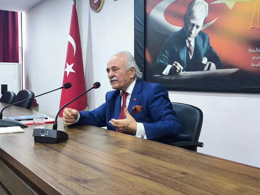 Avukat Erol Ertuğrul’dan Şiir ve İmza Günü etkinliği