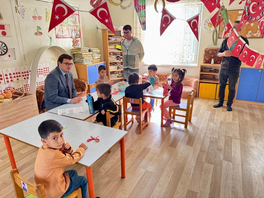 Kaymakam Sözen, Yaka'da öğretmen ve öğrencilerle buluştu