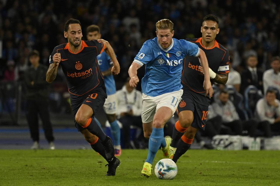 Hakan'ın golü Inter'e yetmedi, Napoli liderliği aldı