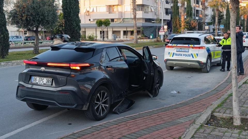 Motosiklet ile otomobil çarpıştı: 2 yaralı