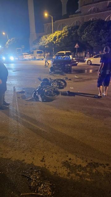 Motosiklet otomobille çarpıştı: 1 ölü, 1 ağır yaralı