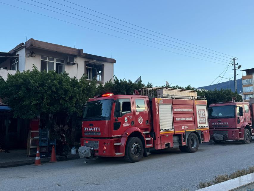 Müstakil ev alevlere teslim oldu