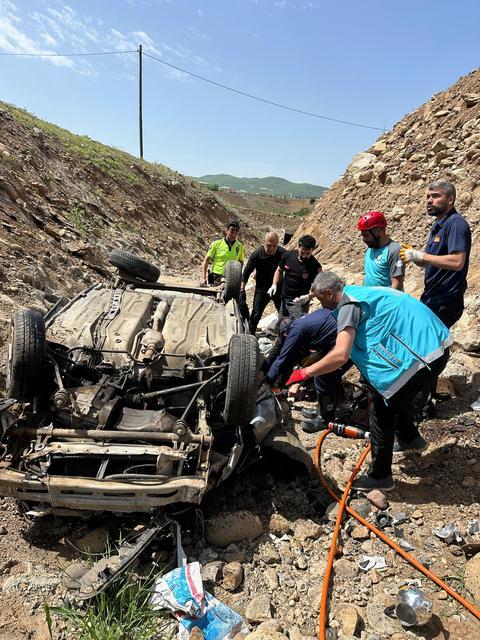 BİNGÖL'DE OTOMOBİL DEREYE UÇTU: 7 YARALI