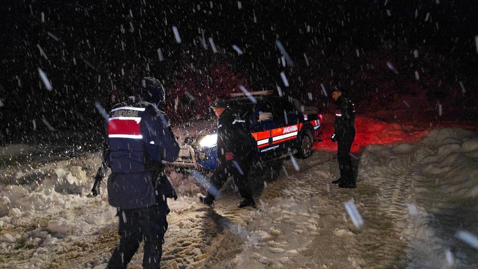 Karda mahsur kalan vatandaş kurtarıldı