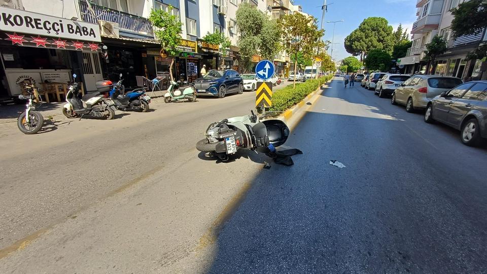 OTOMOBİL İLE MOTOSİKLET ÇARPIŞTI: 1 YARALI