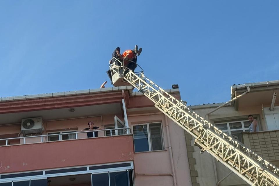 Çatı tamiratı sırasında kalp krizi geçirdi
