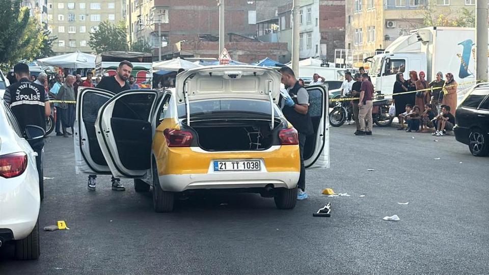 Boşanma aşamasındaki şahıs, önce eşini öldürdü sonra intihar etti