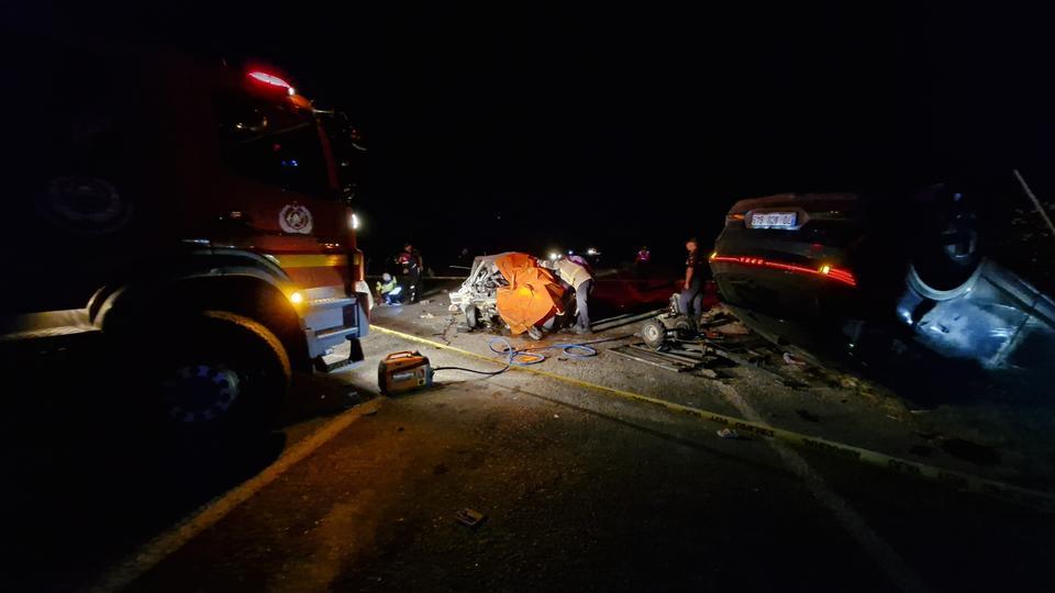 Gece yarısı karayolunda feci kaza: 1 ölü, 1 yaralı