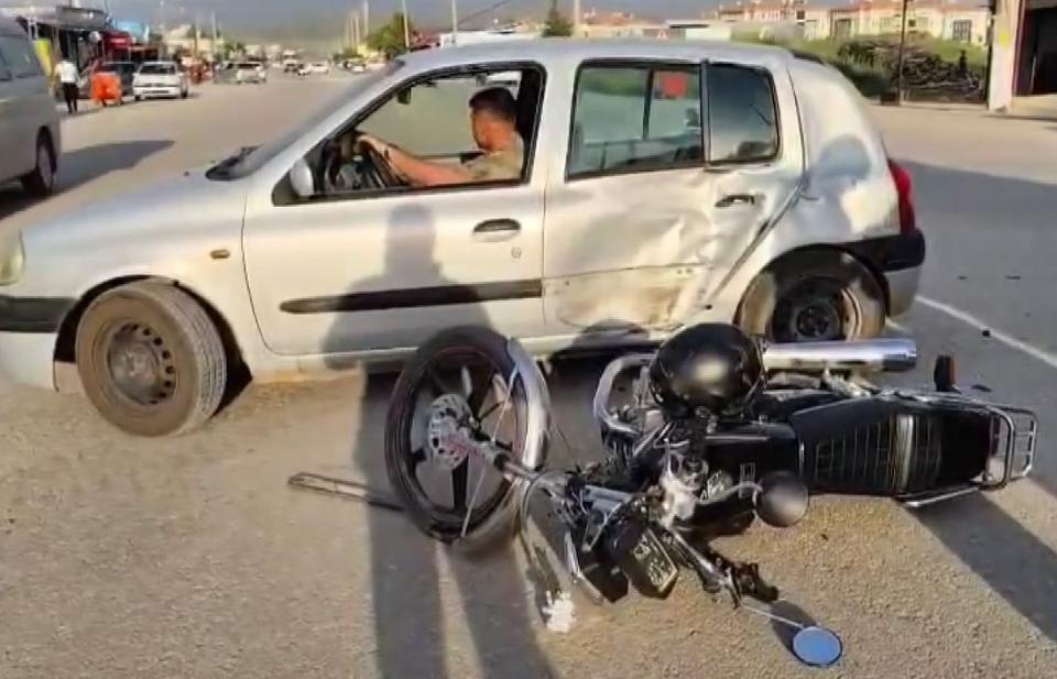 Otomobil ile çarpışan motosikletin sürücüsü yaralandı