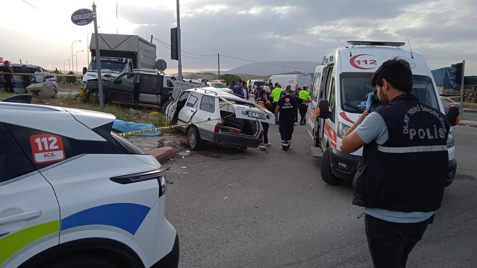 KONYA'DA OTOMOBİL İLE KAMYONET ÇARPIŞTI, YAŞLI ÇİFT HAYATINI KAYBETTİ