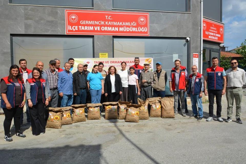Aydın'da TAKE projeleriyle üreticiye tohum desteği sürüyor