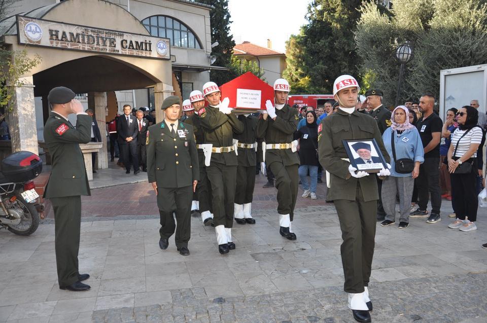 MANİSA'DA 92 YAŞINDAKİ KORE GAZİSİNE SON GÖREV