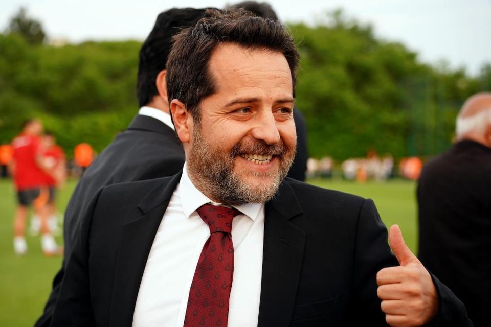 Futbolda büyük skandal! Eski Galatasaray Yöneticisi Erden Timur ve 14 futbolcu gözaltında