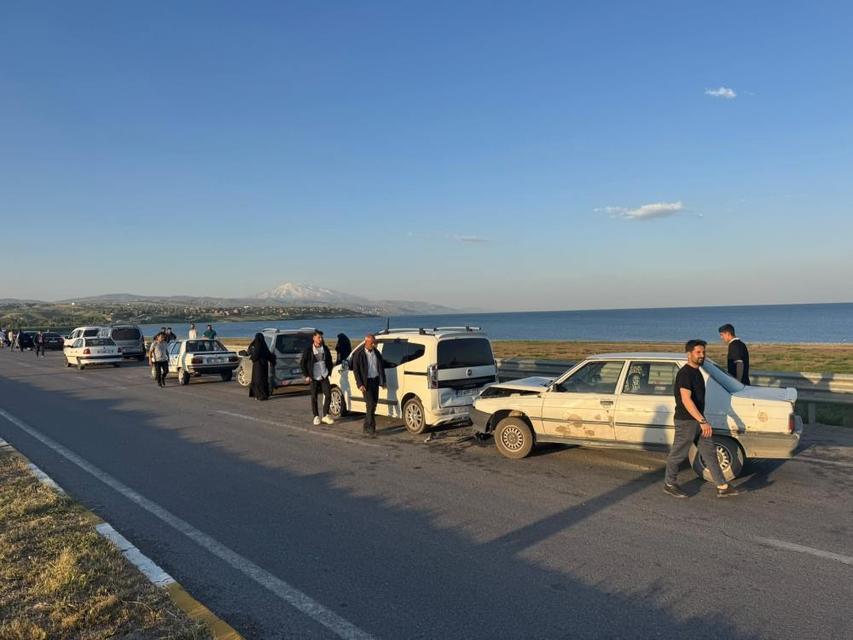 Mutlu gün kabusa döndü! Düğün konvoyunda zincirleme kaza: Yaralılar var