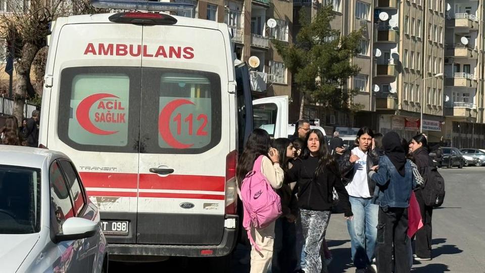 18 öğrenci cıva zehirlenmesi şüphesiyle hastaneye kaldırıldı