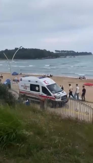ABLASINI KURTARMAK İÇİN DENİZE GİREN 19 YAŞINDAKİ GENÇ HAYATINI KAYBETTİ