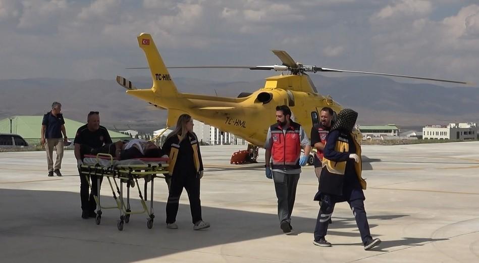 Traktör altında kalan genç için havalandı