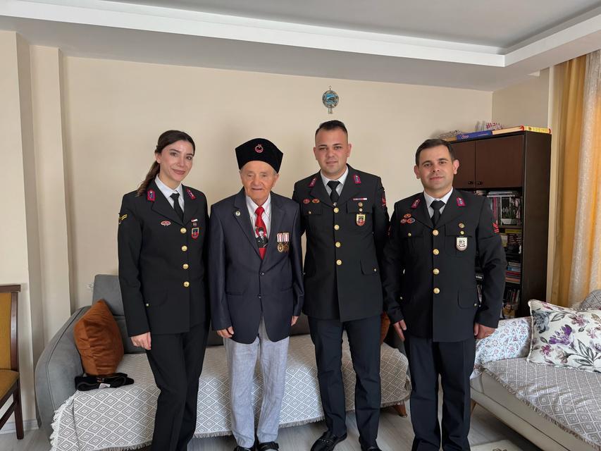 Aydın'da Jandarma’dan Şehit Aileleri ve Gazilere Bayram Ziyareti