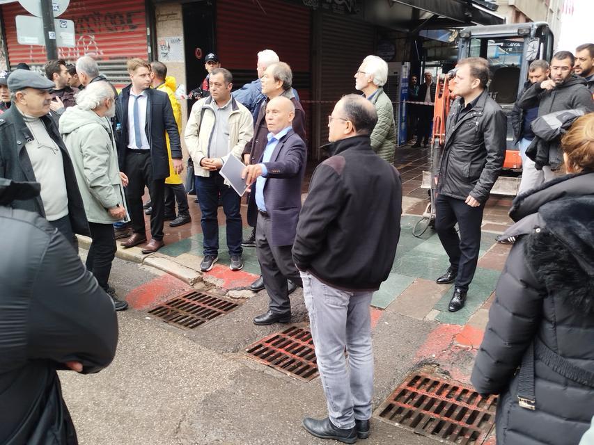 İZMİR'DE 2 KİŞİNİN ÖLDÜĞÜ ELEKTRİK AKIMI OLAYINDA KEŞİF YAPILIYOR FACİANIN GERÇEKLEŞTİĞİ YERDEKİ MAZGALLARIN ÇEVRESİ KAZILDI YURT DIŞINDAN GELEN TANIK OLAY YERİNDE İFADE VERDİ