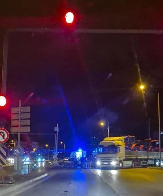 Otomobille motosiklet çarpıştı: 3 yaralı