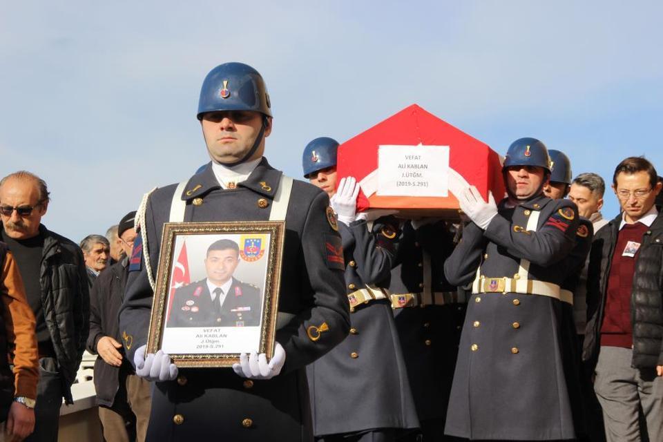 Silah temizliği sırasında kaza: Jandarma üsteğmen görev başında hayatını kaybetti