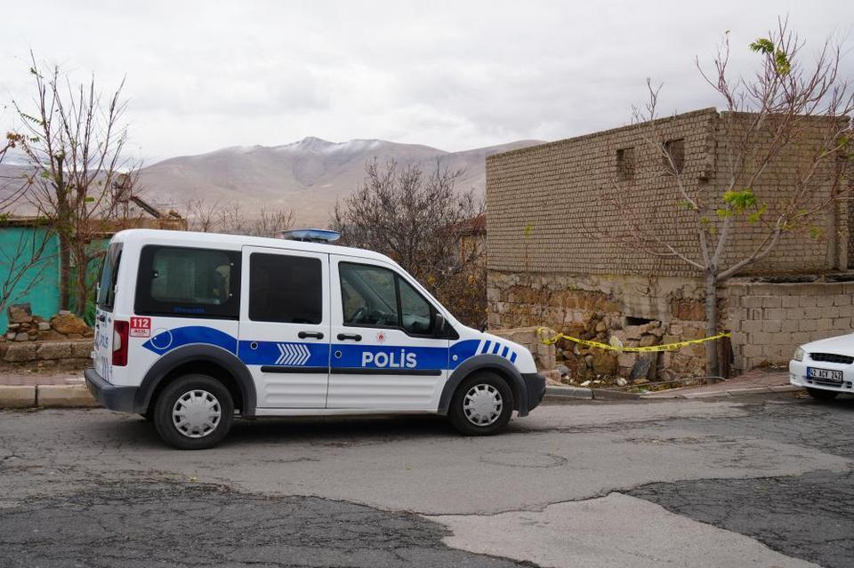 23 yaşındaki genç, metruk binada ölü bulundu