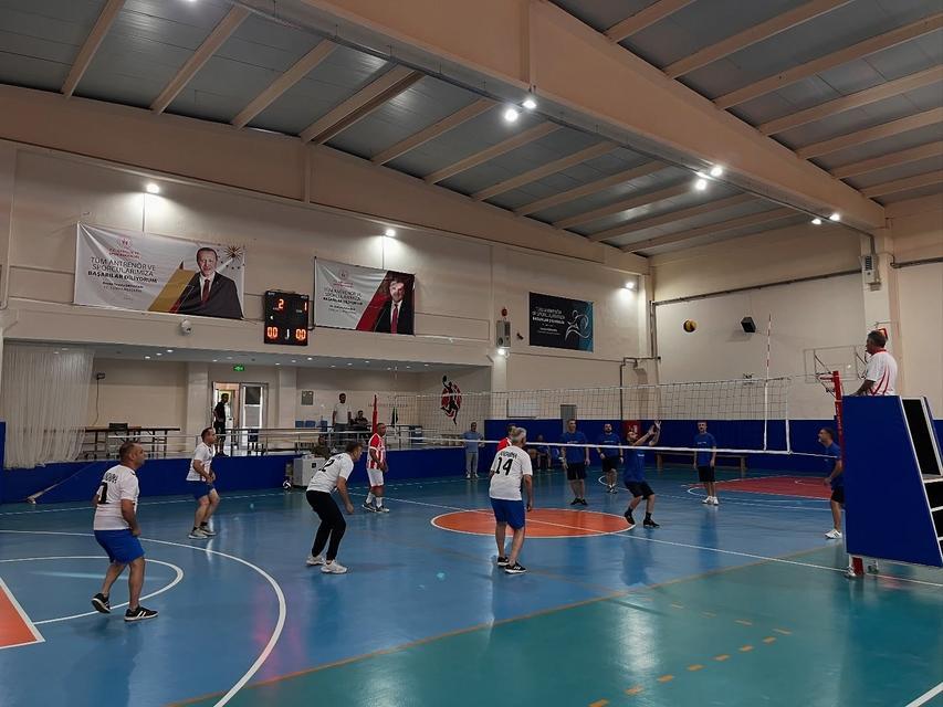BUHARKENT'TE 'KENTİN ÇOCUKLARI' VOLEYBOL TURNUVASINDA İLK DÜDÜK ÇALDI