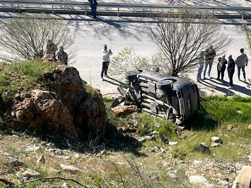 Park halindeki otomobil uçuruma yuvarlandı