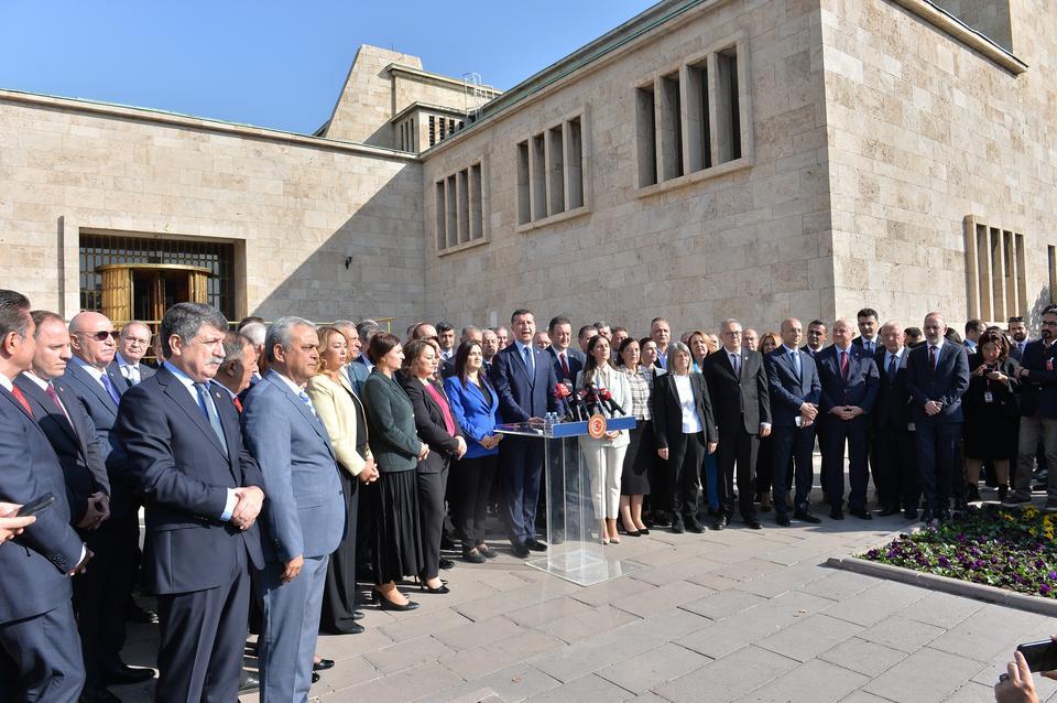 CHP'Lİ 95 MİLLETVEKİLİNDEN KILIÇDAROĞLU'NA DESTEK AÇIKLAMASI CHP BURDUR MİLLETVEKİLİ İZZET AKBULUT: "CHP TBMM GRUBU'NUN 130 MİLLETVEKİLİNDEN 95'İ OLARAK HAFTA SONU YAPILACAK OLAN 38. OLAĞAN KURULTAYIMIZDA GENEL BAŞKANIMIZ KEMAL KILIÇDAROĞLU'NU DESTEKLEME YÖNÜNDE İMZALARIMIZI VERDİK"