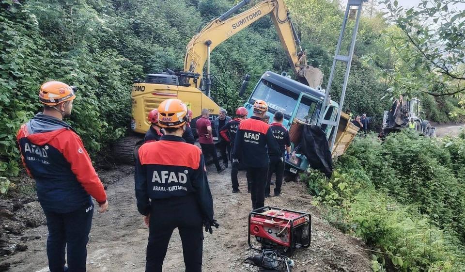 Kamyon sürücüsü kazada hayatını kaybetti