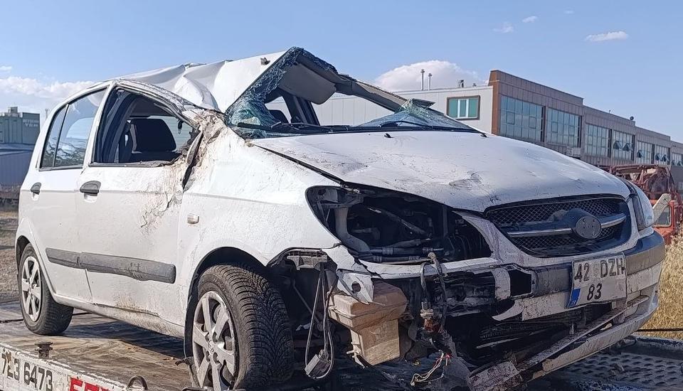 Devrilen otomobildeki 4 kişi yaralandı