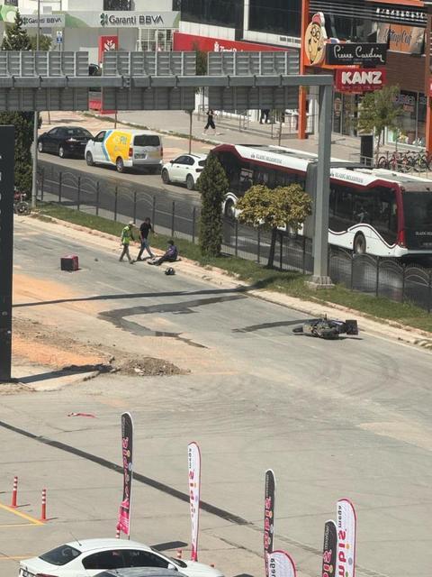 Motosiklet sürücüsü direksiyon hakimiyetini kaybetti