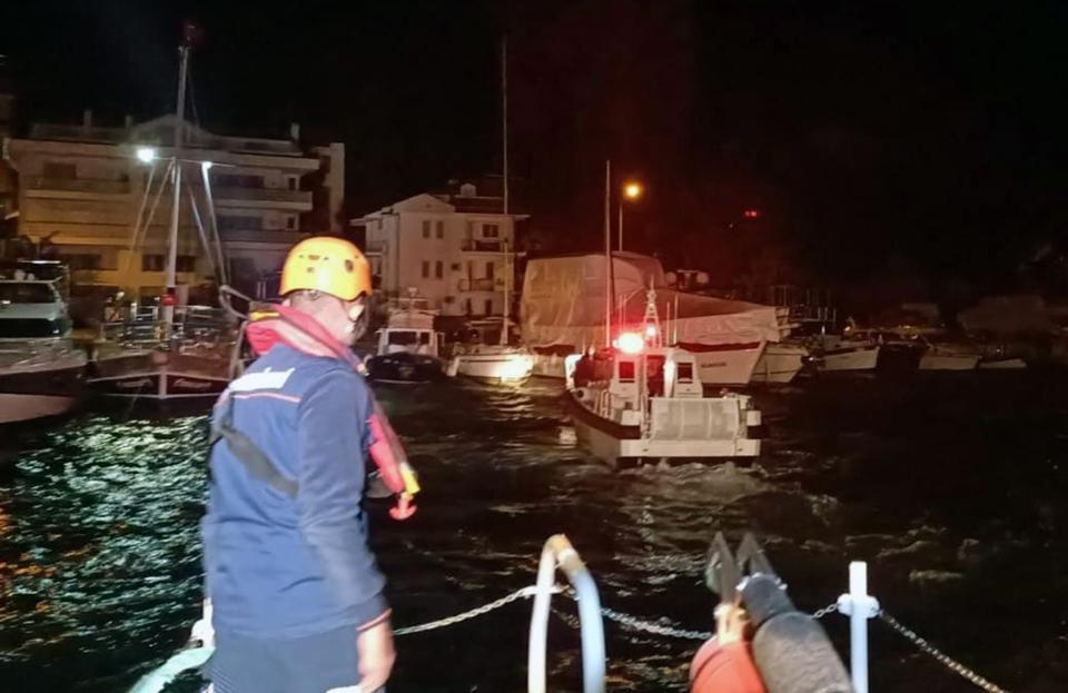 Sürüklenen tekneyi Kıyı Emniyet ekipleri kurtardı