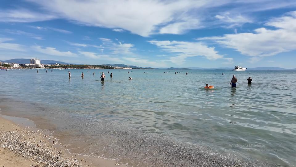 Aydın'da kış ortasında yaz keyfi: Didim sahilleri doldu taştı