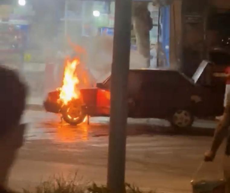 Korkutan araç yangını