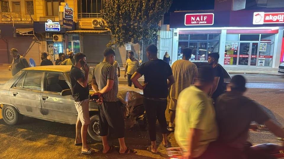 İki otomobilin karıştığı kaza kamerada
