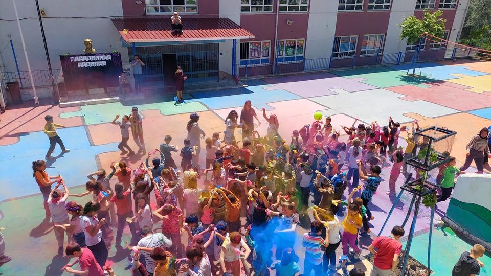 Akçaköy İlk-Ortaokulu'nca colourfest etkinliği yapıldı
