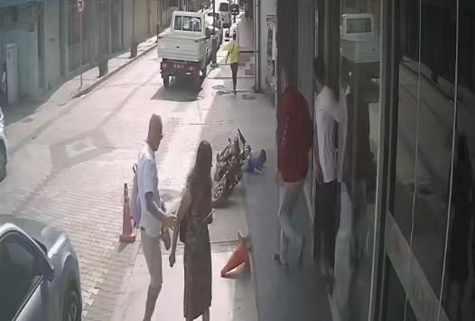 3 yaşındaki çocuk motosikletten böyle düştü