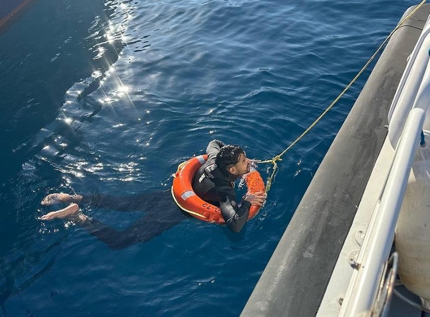 Kuşadası açıklarındaki 'İmdat' çığlığına ekipler yetişti