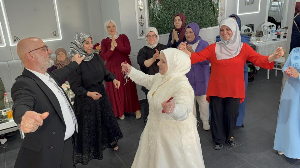 52 YIL SONRA HAYALLERİNE KAVUŞTULAR: KAÇARAK EVLENEN ÇİFT DÜĞÜN YAPTI