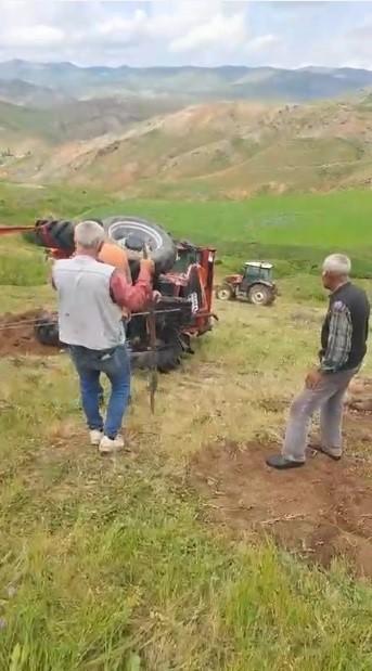 Devrilen traktör için köylüler seferber oldu!